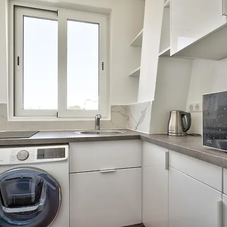 Beautiful Modern One Bedroom Flat